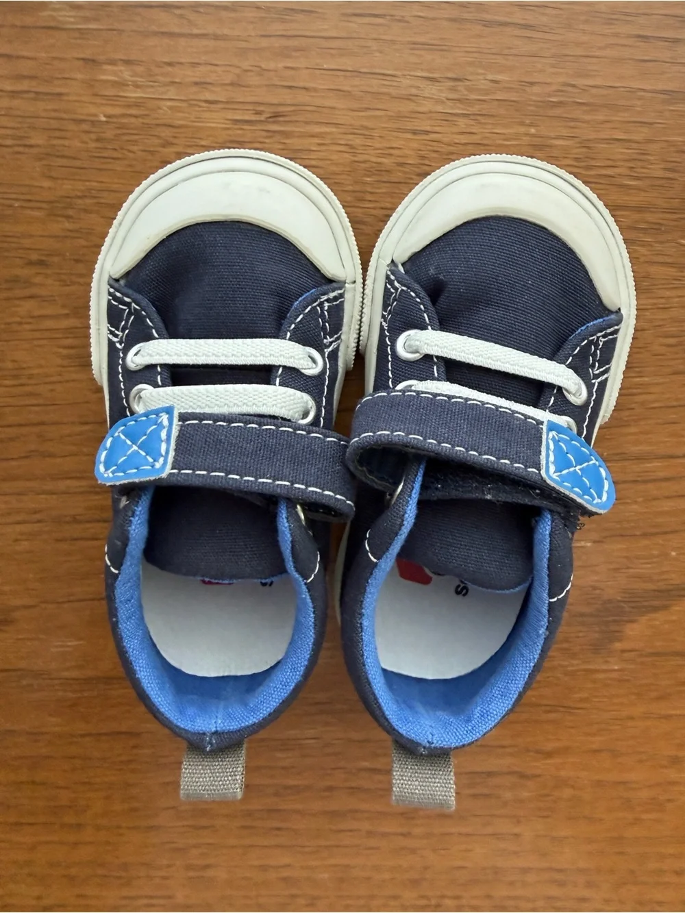 NWOT See Kai Run Toddler Navy Canvas Sneakers with Hook & Loop Strap Size 4